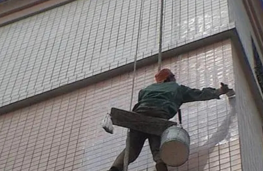 泸州市卫生间漏水维修公司分享下泸州市外墙防水的必要性。